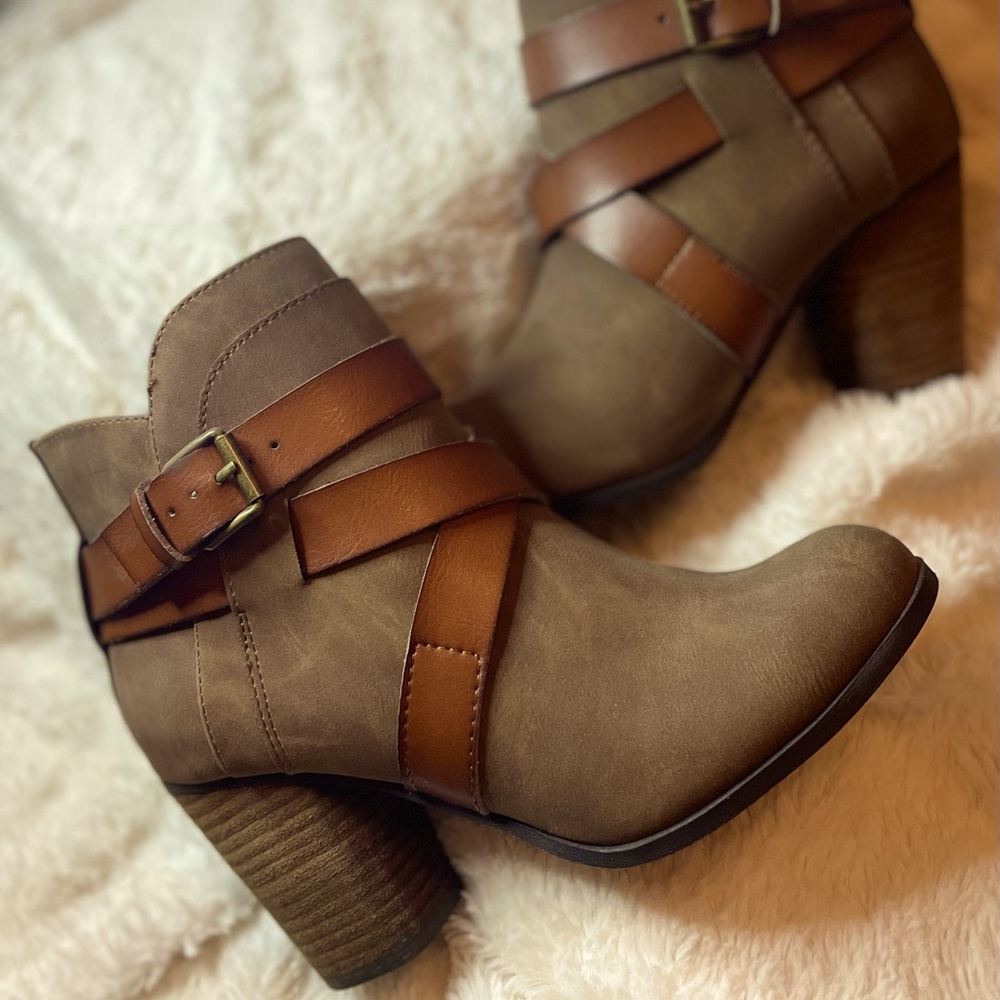 Never worn perfect condition booties!